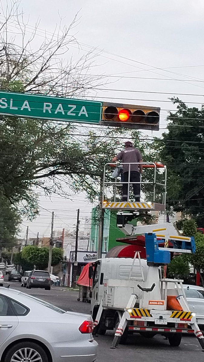 AgenciaAMIM's tweet photo. ¡Seguimos por una movilidad más segura! ⚽
Atendendimos reportes en:
📍 Av. Unión y Agustín Yáñez
📍 Isla Raza e Isla Gomera
📍 Pablo Neruda y Nueva Escocia
📍 Chapultepec y Morelos
Semáforos operando correctamente. ¡Maneja con precaución! 🚦
#SemáforosAMG #AMIM https://t.co/gt6OsxYtlf