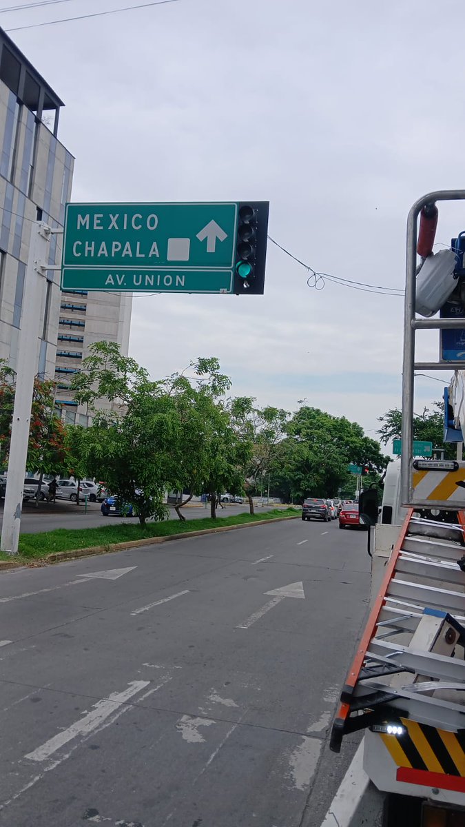 AgenciaAMIM's tweet photo. ¡Seguimos por una movilidad más segura! ⚽
Atendendimos reportes en:
📍 Av. Unión y Agustín Yáñez
📍 Isla Raza e Isla Gomera
📍 Pablo Neruda y Nueva Escocia
📍 Chapultepec y Morelos
Semáforos operando correctamente. ¡Maneja con precaución! 🚦
#SemáforosAMG #AMIM https://t.co/gt6OsxYtlf