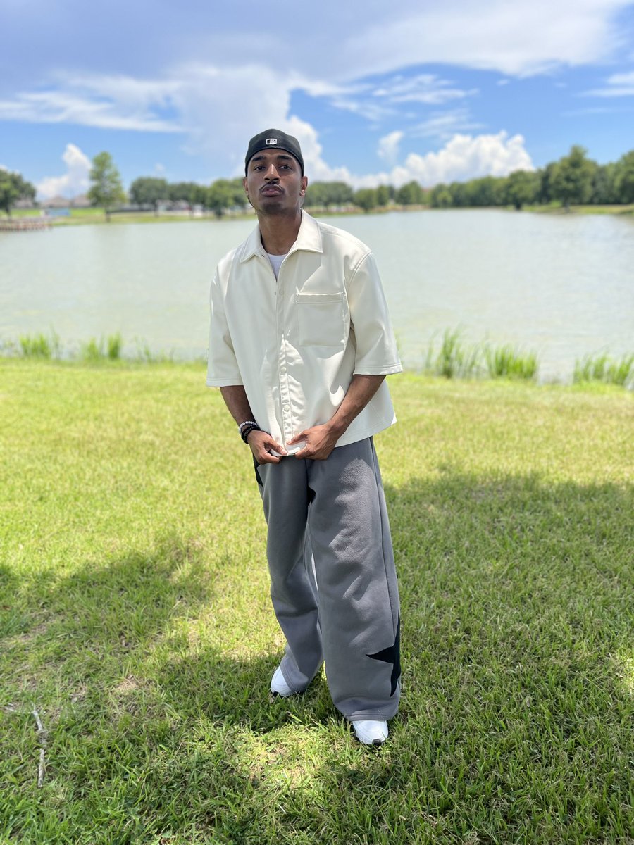 Viz_ThePoet1's tweet photo. 27 years young 🎊🙏🏾 https://t.co/1060qO4SOT