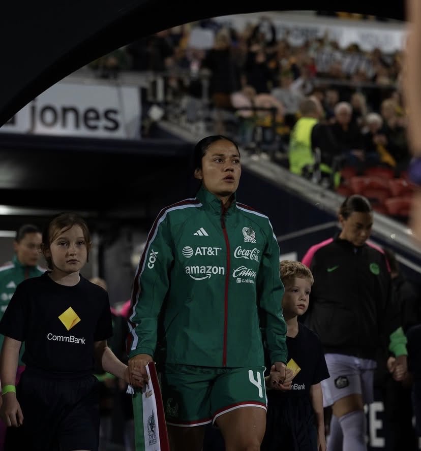 b_galha's tweet photo. ‼️Para todos los que acaban de descubrir la pasión futbolera nada de esperar 4 años. En Noviembre la selección femenil se juega el pase al Mundial de Brasil 2027 🇧🇷 y si eso es mucho esperar en Julio comienza la gloriosa Liga MX Femenil. La más vista en el MUNDO por cierto🤓 https://t.co/9yyTQf01c3
