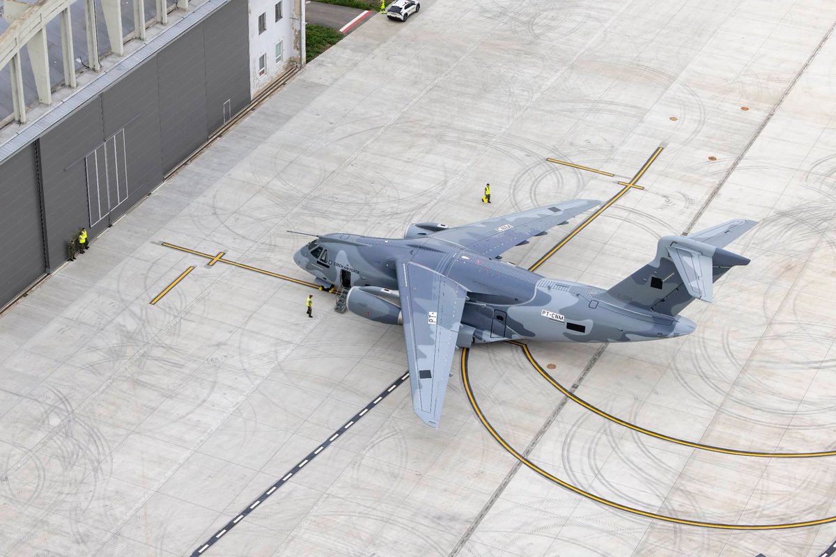 Danny_elMayor's tweet photo. The new livery of the 🇨🇿 C-390 is beautiful in my opinion.

Nice job of the Military Historical Institute with this camouflage scheme. https://t.co/TUL2XQ6h42