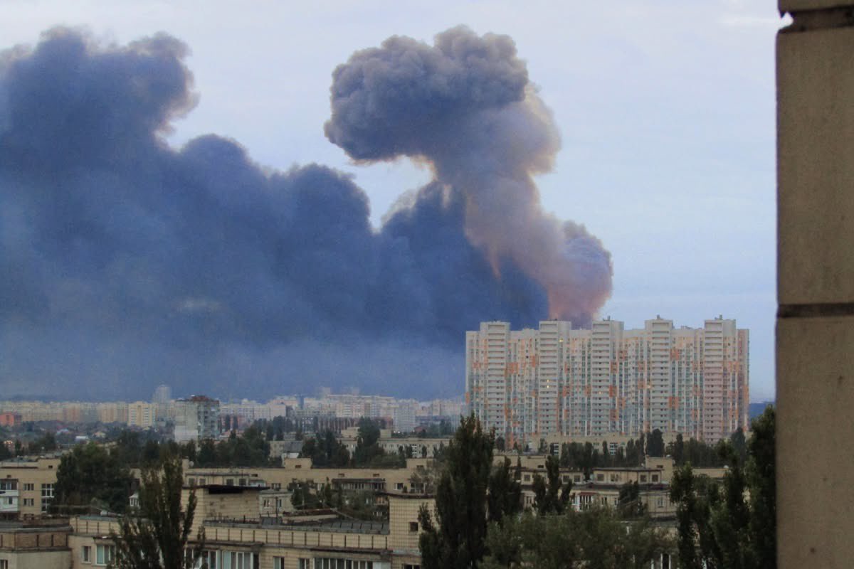UniqueMongolia's tweet photo. 🇺🇦 Kiev today = Pripyat-2
The only difference is that Ukrainians are breathing the American URANIUM now🤦‍♂️
It seems that Ukrainians DO NOT  understand all danger to the their body, skin, organs, etc.
NATO, EU leaders &amp; Zelensky don’t care! Their plan is - till the last Ukrainian🤦‍♂️ https://t.co/Fiz0c85xz1