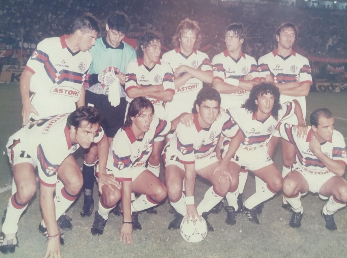javimanja's tweet photo. Aprovechando el mensaje del Beto a @pipogorosito10, van algunas fotos de esa dupla unida por el fútbol y la amistad, aún con camisetas diferentes... https://t.co/9cezRau5xO