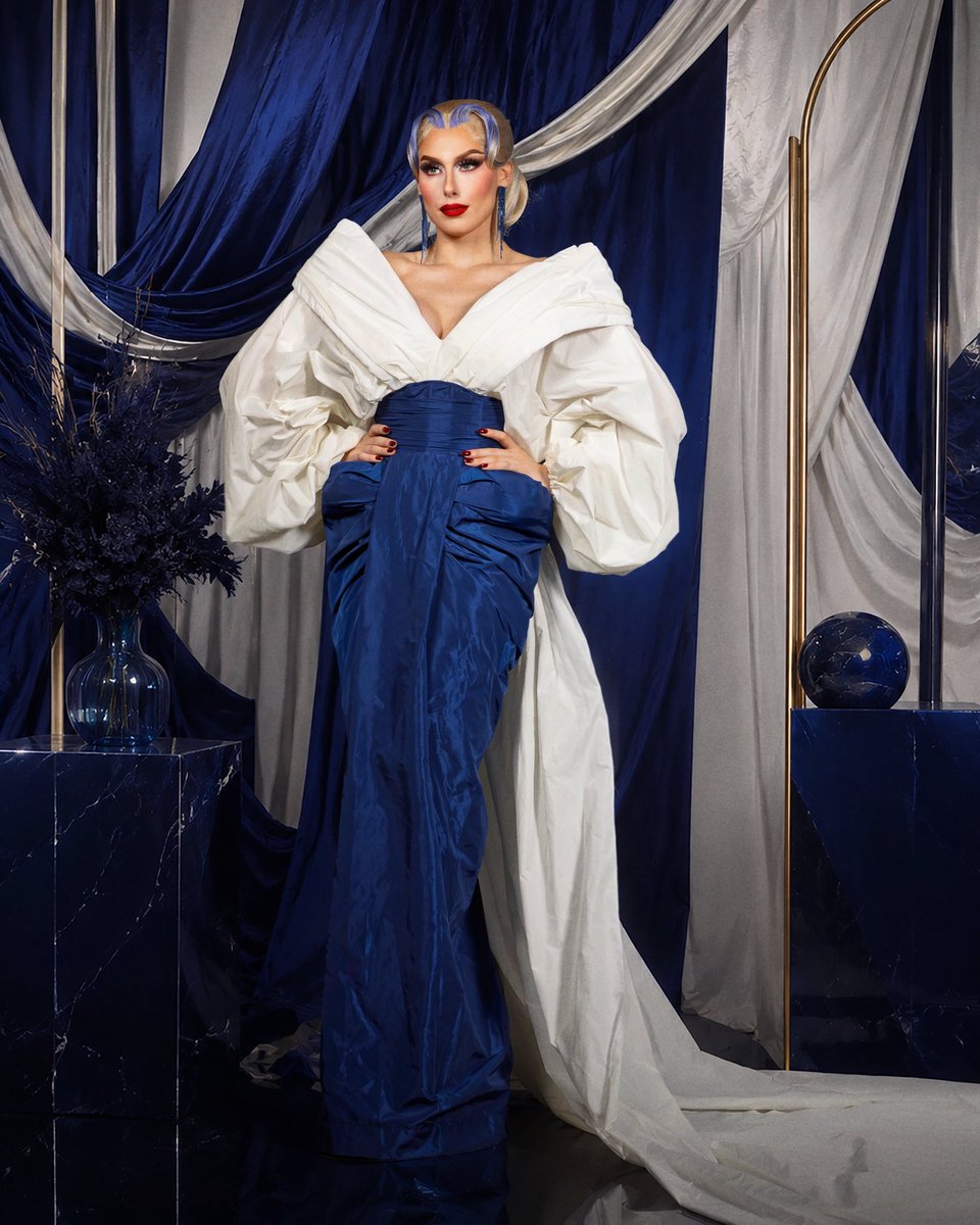 jasminekennedie's tweet photo. 💙🤍 Red Carpet Eleganza 🤍💙 https://t.co/wsqCT5rYiE