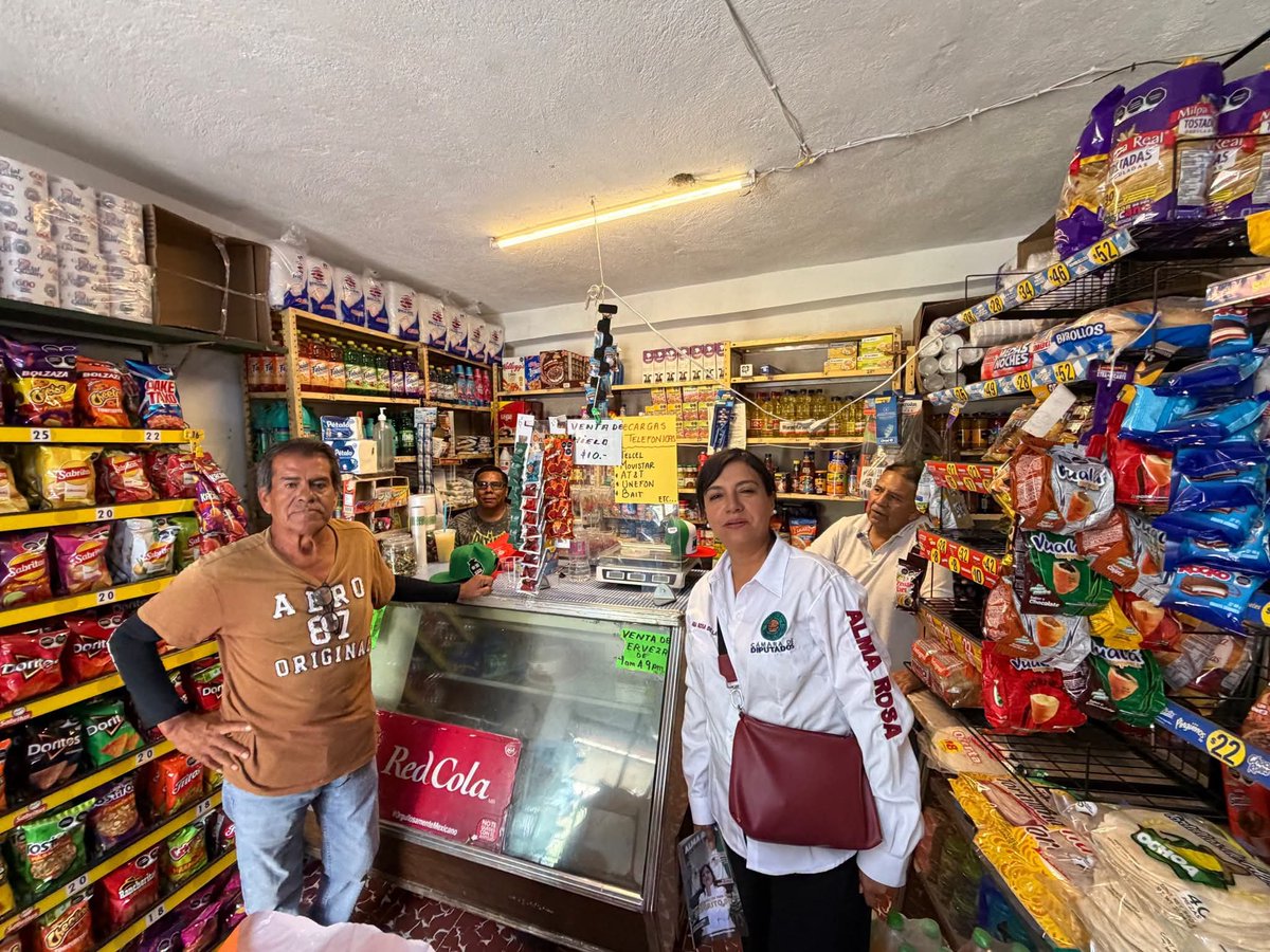 AlmaRosaGto's tweet photo. Recorrí el Mercado #SanJuan en #SanMiguelDeAllende para escuchar a las y los vecinos y conocer de primera mano sus necesidades. Su voz es clave para impulsar iniciativas y gestiones que fortalezcan el #bienestar de nuestro #Distrito02. 💪🇲🇽
¡Seguimos trabajando juntas y juntos!🤝