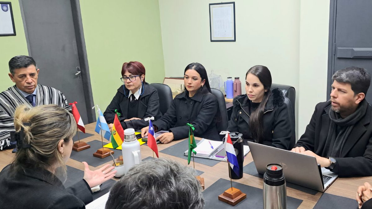 UNP_Paraguay's tweet photo. El Comité de Políticas del Conocimiento de la UNP se reunió con el rector, Víctor Ríos, para analizar temas vinculados al funcionamiento institucional y fortalecer estrategias para el desarrollo de la Universidad, en el marco de una gestión con planificación y visión de futuro. https://t.co/yfVjhkJyda