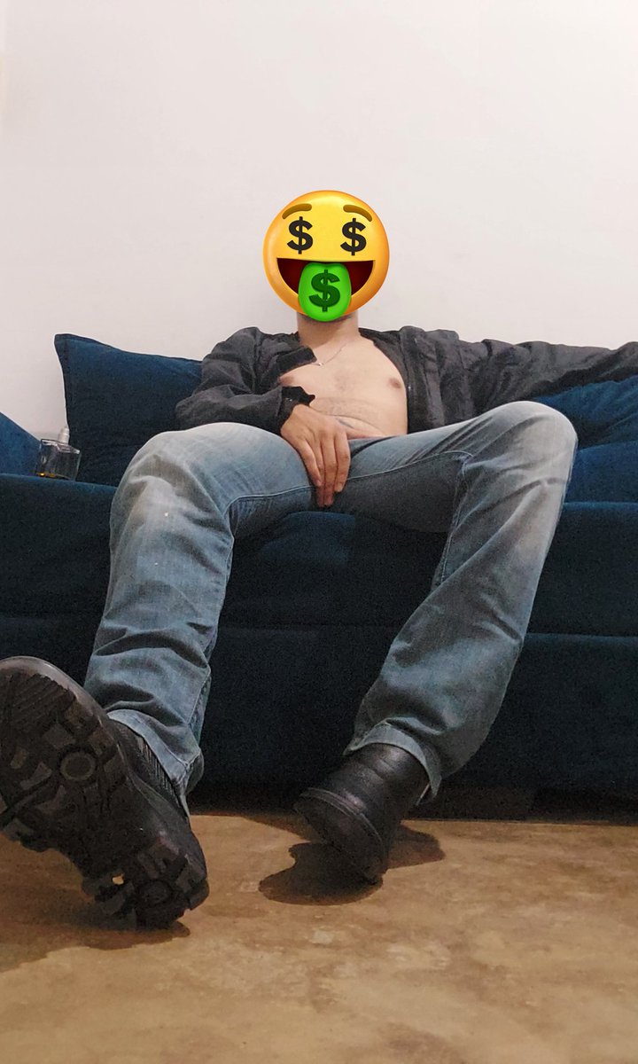 opezudo42's tweet photo. Dia que as cadelas recebem mas é o Dom que fica com o salário. Um mês de trabalho e esforço pra agradar quem realmente merece

#findom #malefeet #cashsub https://t.co/JiWSlhTQ66