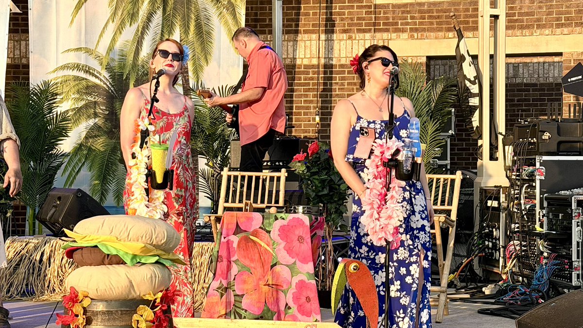 A_1_A's tweet photo. Rule #1 when your stage is facing the sun in 100 degree heat. If you are not wearing sunglasses, never look at the audience. 😎🍔😎🏴☠️ - https://t.co/egL9l2E5jo
#a1aband #JimmyBuffettTribute #A1A https://t.co/jjvPx8G0wG