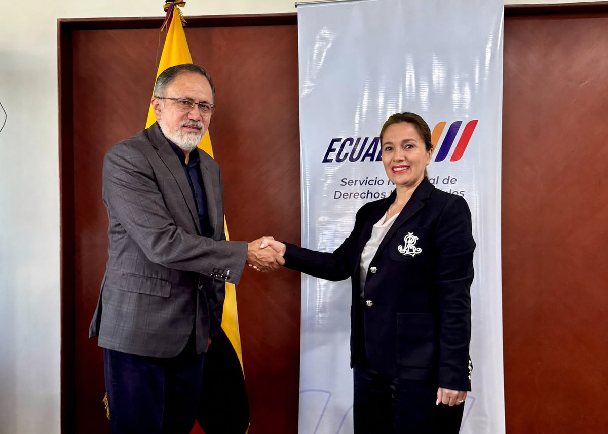 INIAPECUADOR's tweet photo. INIAP y SENADI suscribieron un Convenio Marco de Cooperación Interinstitucional para fortalecer la protección de la propiedad intelectual, impulsar la innovación y promover el desarrollo científico y tecnológico en el sector agropecuario. https://t.co/q52qVMM4Z0