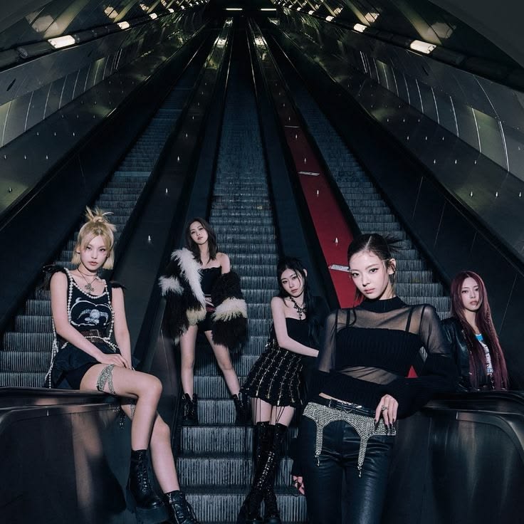 AboutItzyYT's tweet photo. ITZY’s most-played songs on YouTube Music:

🥇 WANNABE - 1 BILLION
🥈DALLA DALLA - 651M
🥉 LOCO - 511M
4. In The Morning - 490M
5. ICY - 467M
6. Not Shy - 429M
7. SNEAKERS - 273M
8. CHESHIRE - 252M
9. CAKE - 200M
10. Not Shy (English ver.) - 120M https://t.co/CIk23wGXm6