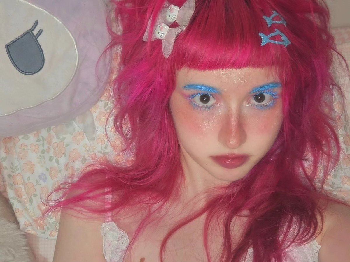 cannibalullaby's tweet photo. every girl likes 2 party :3 https://t.co/c4srAK6jM7