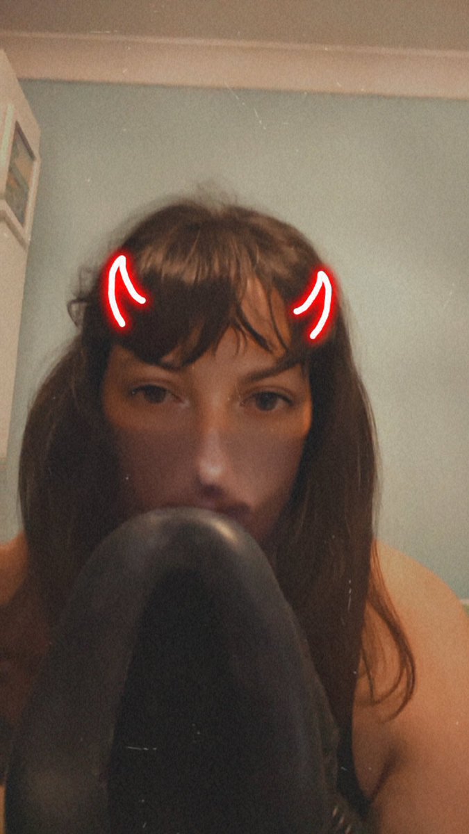 MistressLadyG8's tweet photo. Take a nice deep breath for me, don’t bother fighting it, the more you fight, the more you have to breath #dominatrix #bdsm #mistress #femdom https://t.co/yZJYLJVeuE