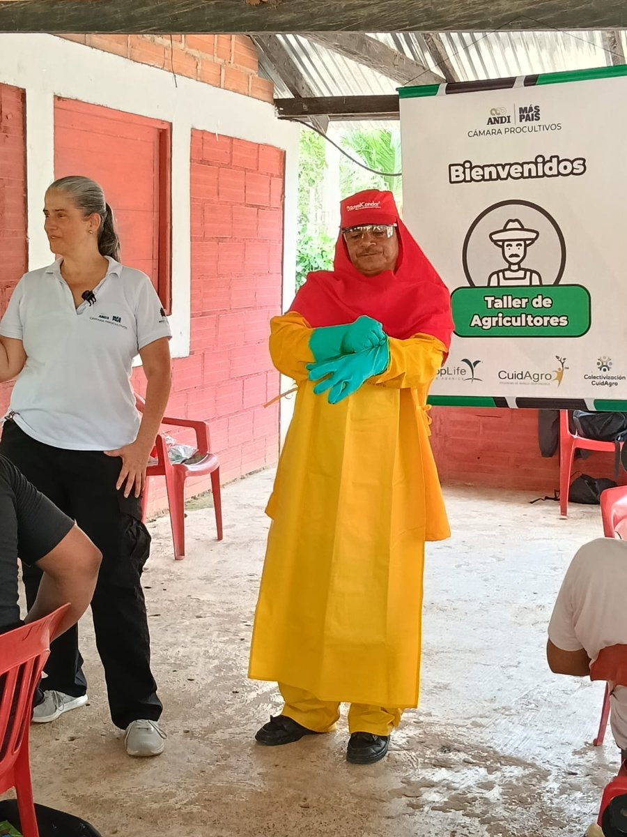 ProcultivosAndi's tweet photo. 🌱🍫 En Necoclí, Antioquia, capacitamos a 40 productores de #cacao en buenas prácticas para la protección de cultivos, gracias al trabajo articulado con @Luker_Chocolate, fortaleciendo un campo más productivo y sostenible. #DíaMundialDelCacao #AgriculturaSostenibleEnAcción #SPMF https://t.co/tund3NHUi6