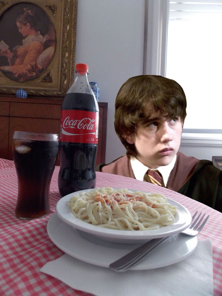 The_Amazul's tweet photo. Aquí almorzando con Neville, el amor de mi vida🫰🥺 https://t.co/WYXElUN7LO