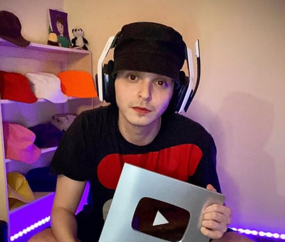 UnPocoTende's tweet photo. "Chatterbox"

Porque el youtuber murió junto a su padre en un choque en la Ruta 5. https://t.co/xeVJr7JpUT