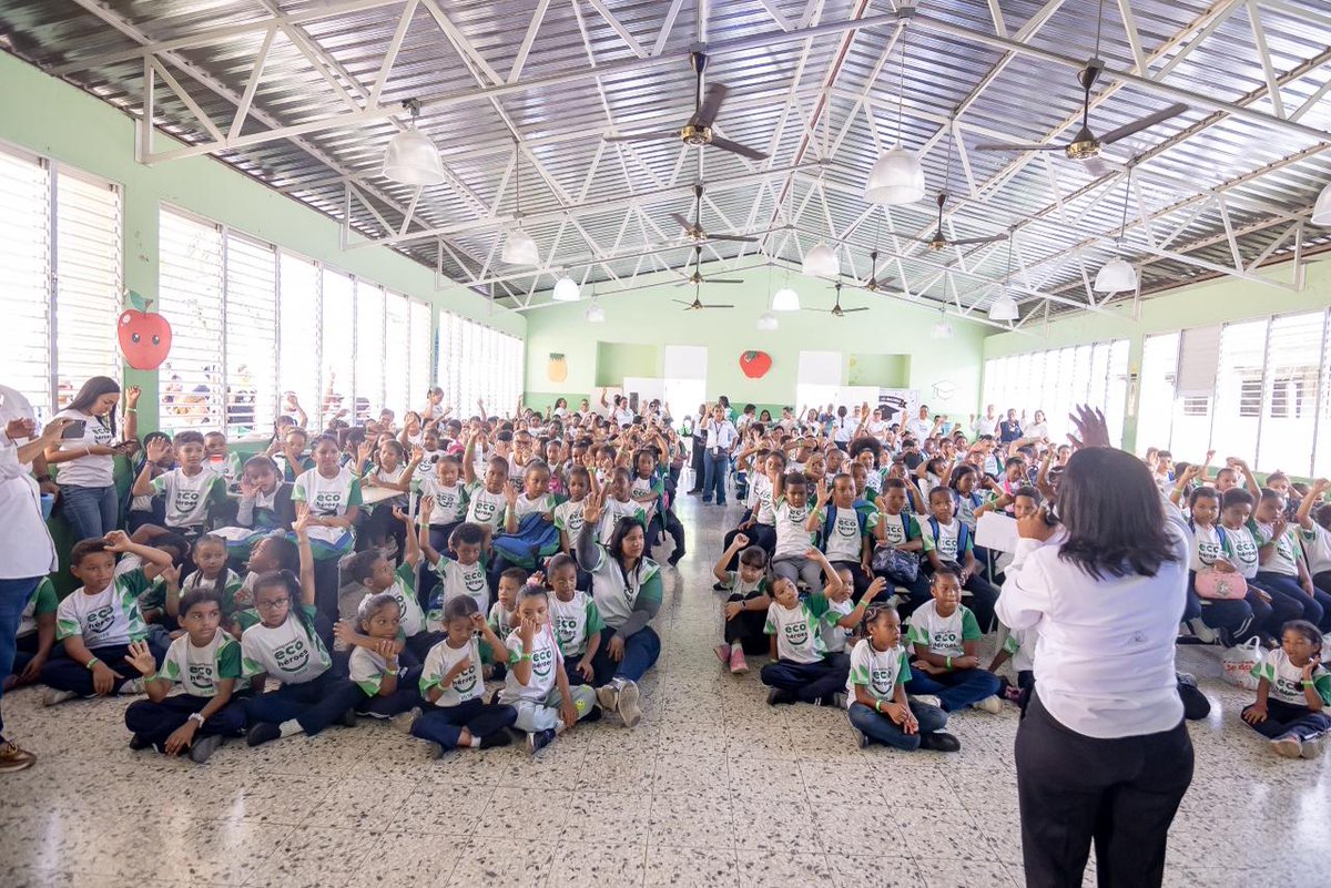 AmbienteRD's tweet photo. Concluimos el Campamento Ecohéroes 2026 en Santo Domingo y Pedro Brand, donde más de 3,000 estudiantes fortalecieron su compromiso con la protección del medio ambiente. 🌿💚

La educación ambiental continúa en las aulas. https://t.co/pf0xG0DVNV