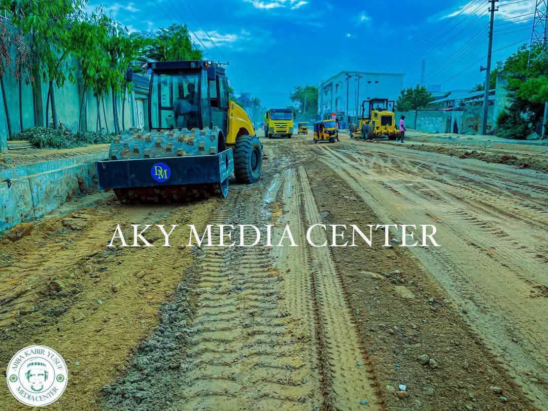 IbraheemFada's tweet photo. Sulaiman Crescent to Badawa Road is getting attention!

Road formation works are ongoing: ground preparation, grading, watering, and compaction.  

Better access coming soon InshaAllah.

#AbbaIsWorking
#KanoUrbanRenewal https://t.co/d46mopy3uw