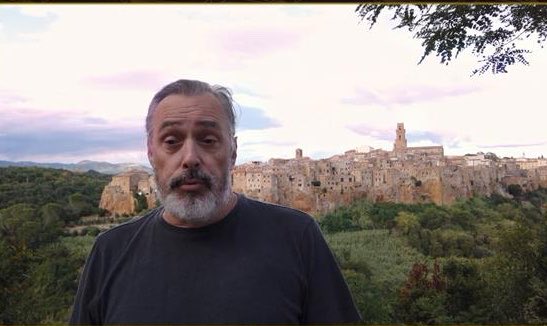 LaPiluleBleueQC's tweet photo. ENQUÊTE | Nos artistes en arrachent : Serge Denoncourt révèle la dure réalité du quotidien dans sa villa en Toscane. https://t.co/RdyOC34UqE