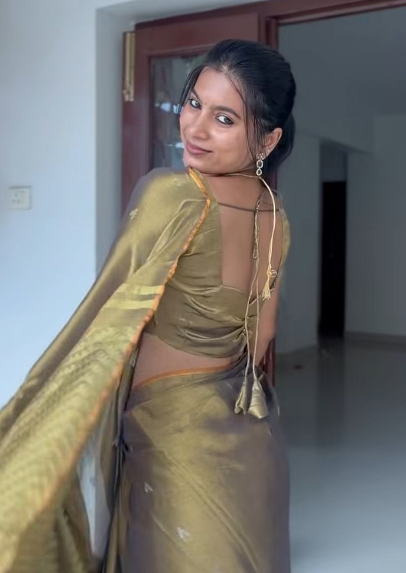 kujulimasthu_'s tweet photo. Pondati na iva thaan da 🥵

Ellame epdi iruku… uffff 💥scroll‑stopping chaos, total package ❤️‍🔥 https://t.co/jqWcqc3C2s