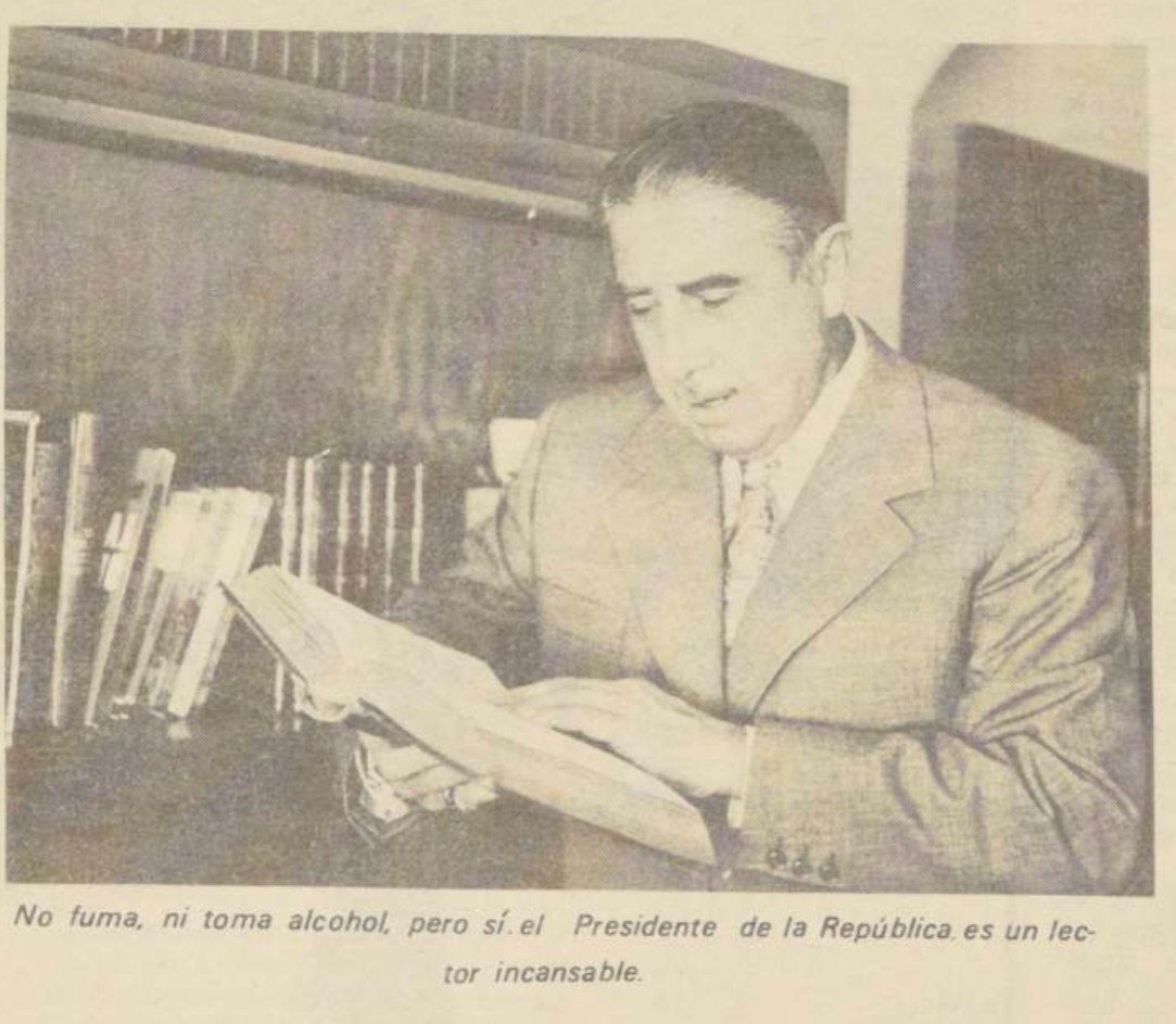 fotohistoriacl's tweet photo. Un día como hoy, hace 50 años, la prensa adicta a la dictadura practicaba culto a la personalidad a Pinochet. https://t.co/HiVqcracv3