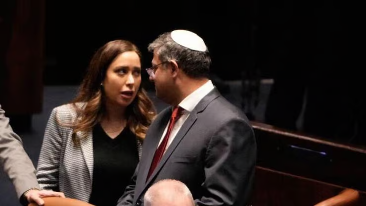 igal_malka's tweet photo. על הראש של מיארה!
למרות ההתנגדויות והנסיונות לשים רגליים, אחרי שנים שהפרקליטות פוגעת במלחמה בפשיעה במגזר הערבי, המאבק של השרים @itamarbengvir ו@GolanMay האלופים מסתיים בנוק אאוט!
הממשלה תקצה חצי מיליארד שח והשב"כ הולך להכנס למגזר.
שומעים כבר את הייללות של טיבי ועודא?
תכף תשמעו! https://t.co/JOH7KzWpa9
