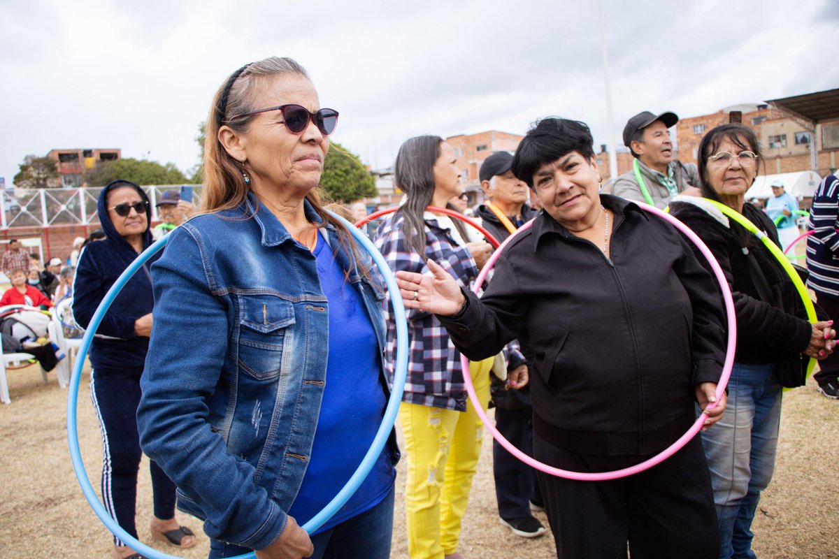 SocialCundi's tweet photo. 👵👴 Más de 3.500 personas mayores participaron en Soacha en la estrategia pedagógica "Caso Cerrado", una iniciativa que promueve la prevención de las violencias, el reconocimiento de sus derechos y el buen trato. https://t.co/lGYLUQppyN