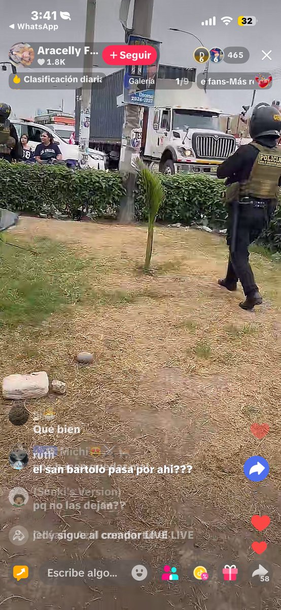 jiislvrsyu's tweet photo. ACTUALIZACIÓN!!

La Policía acaba de llegar y les pidió a las personas que estaban acampando que desalojen el lugar, ya que está prohibido acampar en esa zona. 
(Ahora mismo se encuentran yendo a las otras puertas para solicitar el desalojo) https://t.co/mtBsE25VY4