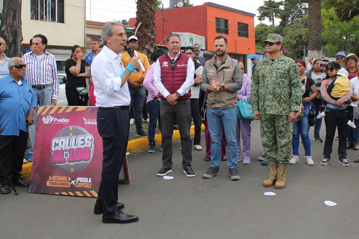 DavidAysa's tweet photo. Siguiendo la visión del presidente @pepechedrauimx impulsamos a través del programa #CallesAl100 obras que conecten cada rincón de la ciudad. 

Con el #TrenPavimentador intervenimos la Avenida 5 de Mayo, en la Junta Auxiliar Ignacio Zaragoza, además, nos permite rehabilitar vialidades con mayor rapidez, fortaleciendo la infraestructura vial en colonias, barrios y Juntas Auxiliares. 

#BienYALaPrimera✅
#LaCapitalImparable🪽
