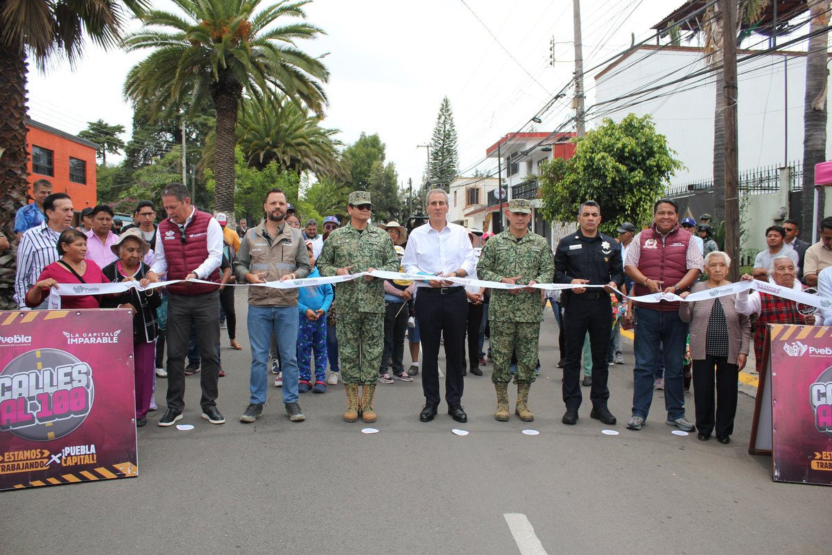 DavidAysa's tweet photo. Siguiendo la visión del presidente @pepechedrauimx impulsamos a través del programa #CallesAl100 obras que conecten cada rincón de la ciudad. 

Con el #TrenPavimentador intervenimos la Avenida 5 de Mayo, en la Junta Auxiliar Ignacio Zaragoza, además, nos permite rehabilitar vialidades con mayor rapidez, fortaleciendo la infraestructura vial en colonias, barrios y Juntas Auxiliares. 

#BienYALaPrimera✅
#LaCapitalImparable🪽