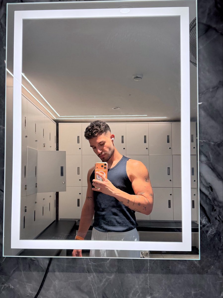 dionysuzz_'s tweet photo. The guy my ex cheated on me with is now cheating on him. Karma is a bitch 😛 https://t.co/1uKImjLnIS