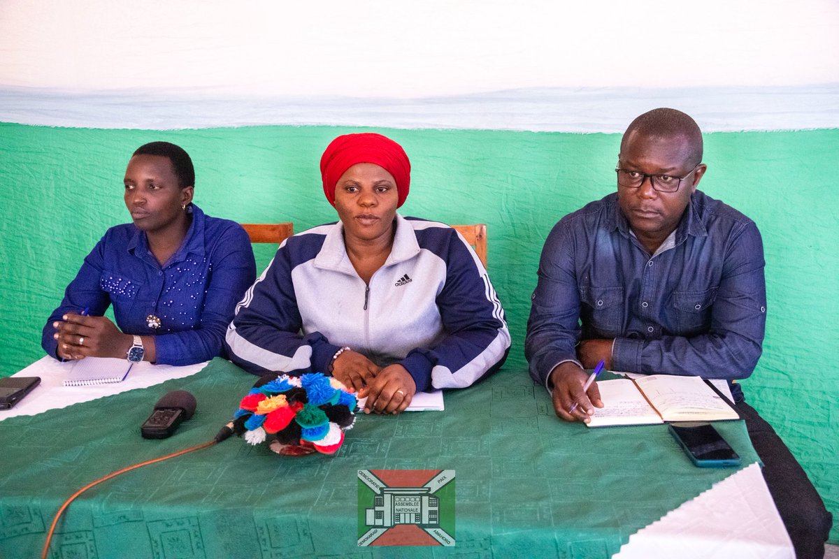 nshingamateka's tweet photo. 2/2 Eu égard à cette situation, l'Honorable Deuxième Vice-président de l'@nshingamateka a organisé une réunion pour donner l'opportunité à la population de s'exprimer.

Suite aux pertes dûes au débit instable du courant électrique, la population demande un dédommagement. Tout en promettant de soumettre cette doléance à ses supérieurs hiérarchiques, le Directeur Général de l'#ABER propose la solution provisoire du délestage avant la commande à l'étranger des équipements qui vont  remplacer ceux déjà endommagés. Il a également promis que  l’équipe technique est en train de travailler d'arrache-pied pour remettre les choses en ordre.

L'Honorable #BoussessiaNkezimana a demandé à l'#ABER de collaborer avec l'administration locale en cas de panne, pour donner des informations rassurantes à la population. Il est en outre recommandé à l'#ABER de bien vérifier et inspecter tous les travaux de ce barrage et la solidité des équipements, avant la réception définitive du barrage prévue dans une année.

#VacancesParlementairesJuillet2026
@BurundiGov
@Burundi_senat