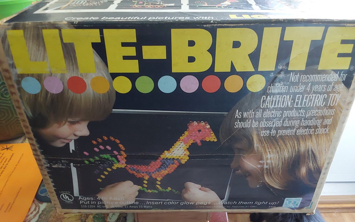 furt_tech's tweet photo. Holy fking shit boys, i just secured my retirement!
Its 100% complete. Found on the side of the road driving home last night!!
Fully original Lite-Brite from @Hasbro
#litebrite https://t.co/Qa5M5X1gvo