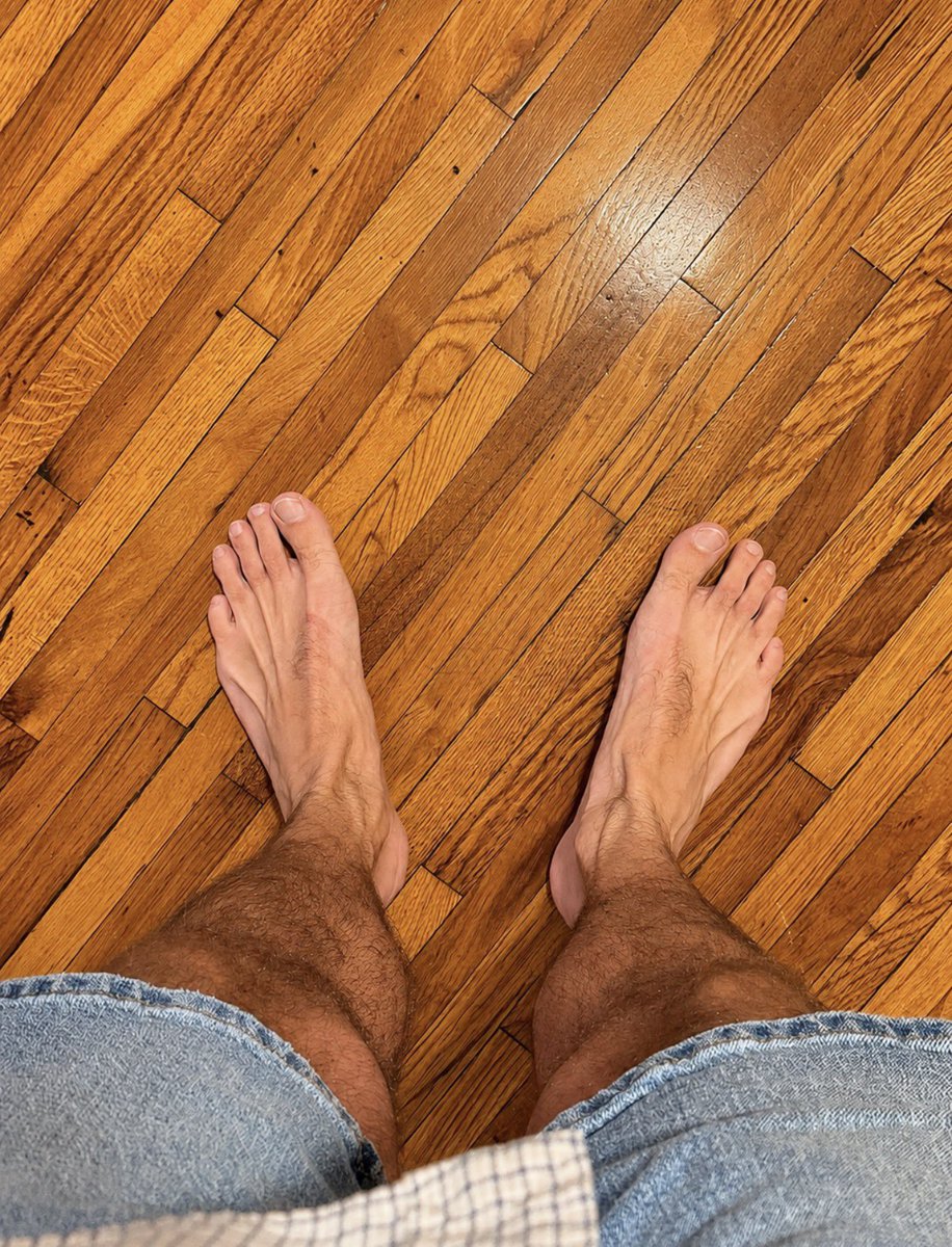 tylermarks859's tweet photo. birthday boy feet spoil em https://t.co/4U0OnRMtlZ