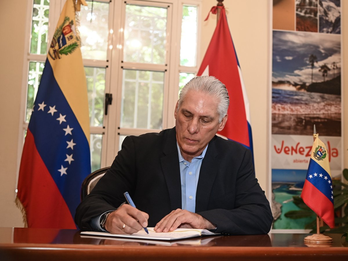 DiazCanelB's tweet photo. Médicos y rescatistas cubanos, en representación de nuestra Patria, contribuyen modestamente en las acciones de rescate y atención a los afectados. 

Permanecerán allí el tiempo que sea necesario.

🔗| https://t.co/5u5w5YpNlw https://t.co/2v9dmENZVZ