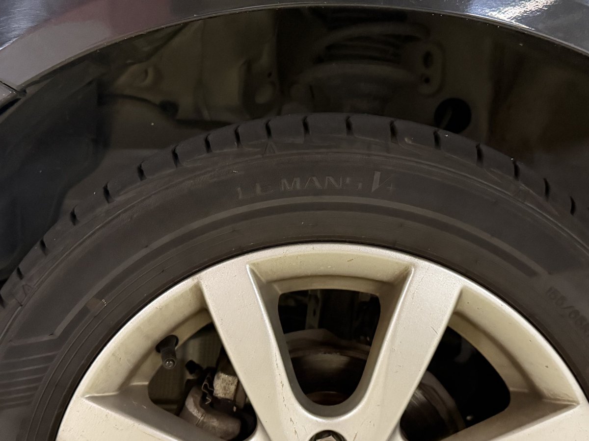 kei_delivery's tweet photo. 1枚目のようにコンパクトに仕事道具を収納できます。（台車／オリコン2個／折り畳みBOX／マット）

また、タイヤもダンロップのルマンV4（4本で7万〜）を買い換えたばっかりです。

オイル交換やタイヤ交換は代官山オートバックスで行っていました。

ナビも8インチの大型で大変使いやすいです。

⬇️ https://t.co/YnTbuFwd5e