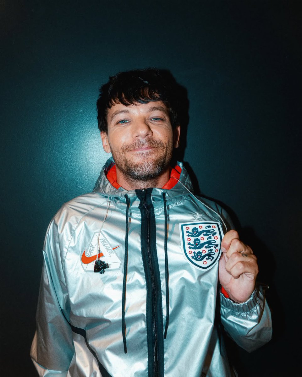 lt28files's tweet photo. england's hottest football fan https://t.co/0meDiLdOxh