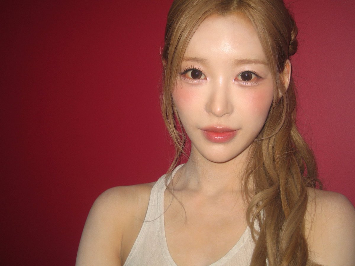 CLSSFR_weverse's tweet photo. (🦌)  – 『 06.07.26 』
 ➥ 📸

 🦌 — Qu’en est-il de la caméra numérique? 🦹

✽ 🦋 https://t.co/D9R8fPxt7X