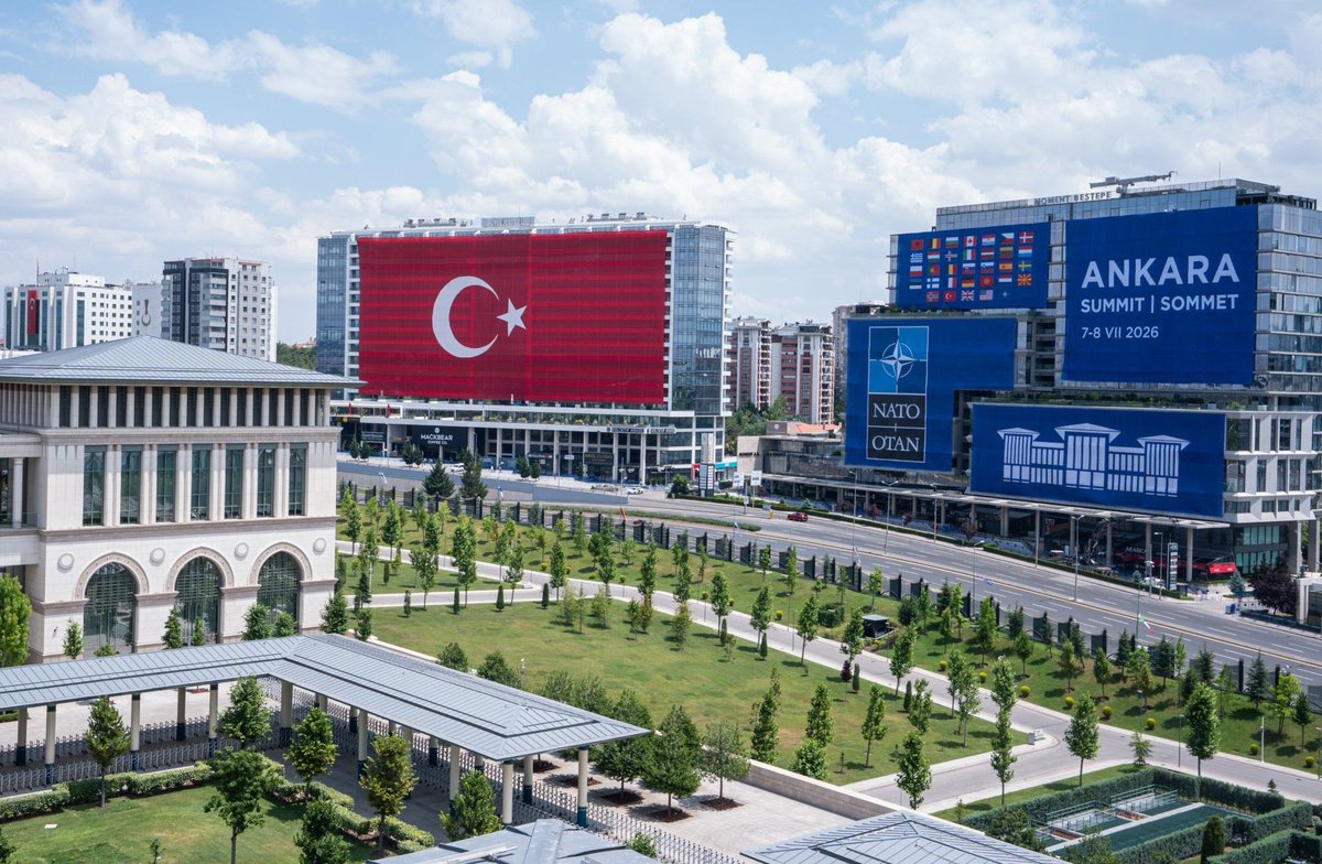 Ademcalkin's tweet photo. ▪️Cumhurbaşkanımız Sayın @RTErdogan tarafından son yıllarda sergilenen aktif diplomasi, krizlerde üstlendiği arabulucu rol ve çok boyutlu dış politika anlayışı, Türkiye’nin uluslararası alandaki ağırlığını güçlendirmiştir.

Bugün dünyanın en önemli liderlerinin Ankara’da bir araya gelmesi, ülkemize duyulan güvenin ve Türkiye’nin stratejik öneminin somut bir göstergesidir.

Güçlü liderlik, güçlü diplomasi ve güçlü Türkiye vizyonuyla; ülkemiz sadece gelişmeleri takip eden değil, küresel gelişmelere yön veren ülkeler arasında yer alma iddiasını kararlılıkla sürdürmektedir.

Küresel diplomasinin kalbinin attığı bu tarihi zirvenin, uluslararası diyaloğu güçlendirerek ortak geleceğimize katkı sunmasını diliyor; organizasyonda emeği geçen herkese teşekkür ediyorum.