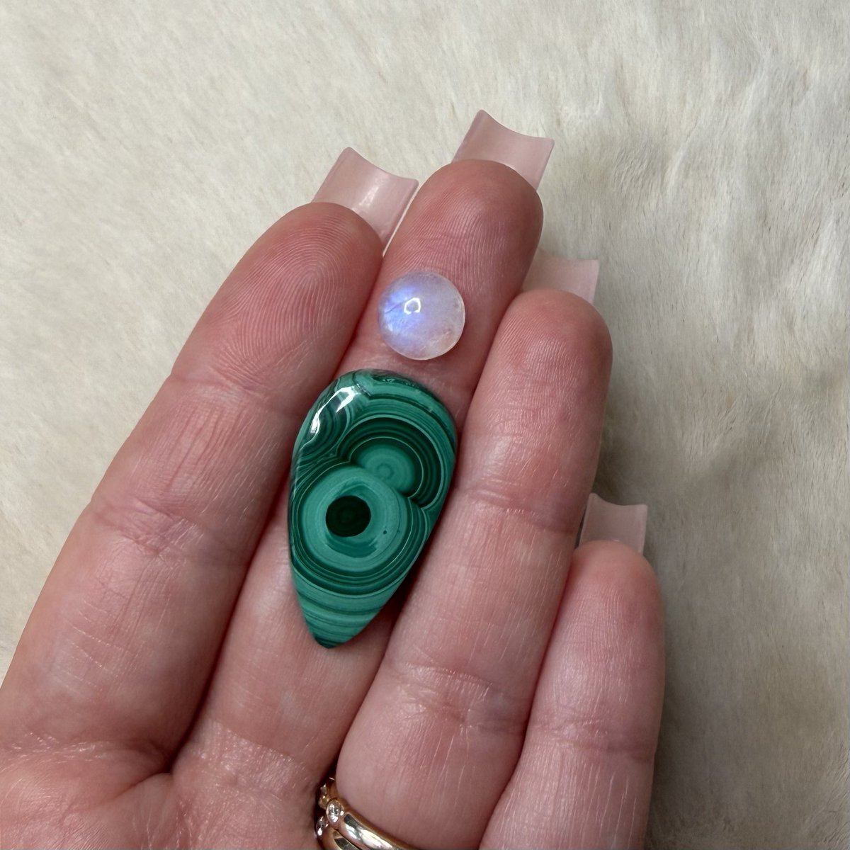 mildhippie's tweet photo. just put 2 custom dragonfly fairy pendants on my shop 👀🧚 rainbow moonstone &amp; malachite and opal &amp; moonstone!! https://t.co/2Fl3afhNya