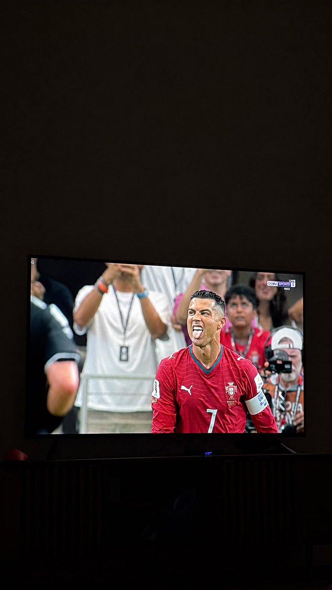 e7ii4_'s tweet photo. قمت من نومي عشان اشجع عدوي ❤️@Cristiano https://t.co/7MRCTUookK