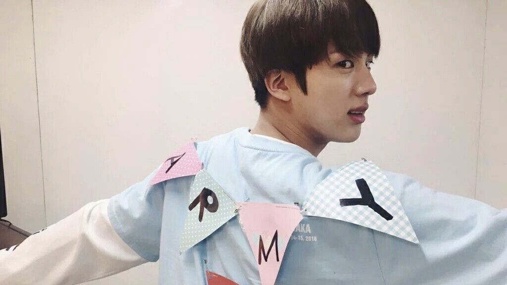 seokaven's tweet photo. do you ever think about the endless love seokjin carries for us and just start sobbing https://t.co/RrLnBlCyvz