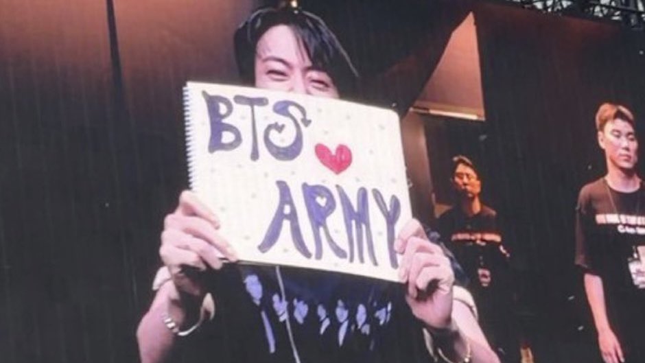 seokaven's tweet photo. do you ever think about the endless love seokjin carries for us and just start sobbing https://t.co/RrLnBlCyvz