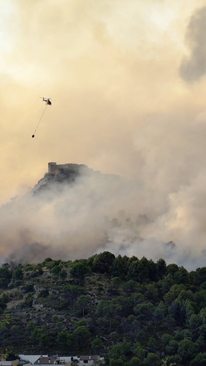 aleix_cast13's tweet photo. L'abandonament del territori, la manca d'inversió en els sectors realment primordials i un canvi climàtic provocat per un capitalisme cada cop més salvatge ens deixen un paisatge trinxat i cada cop més inhabitable. Revolució o mort! https://t.co/OW9xPbX0Ws