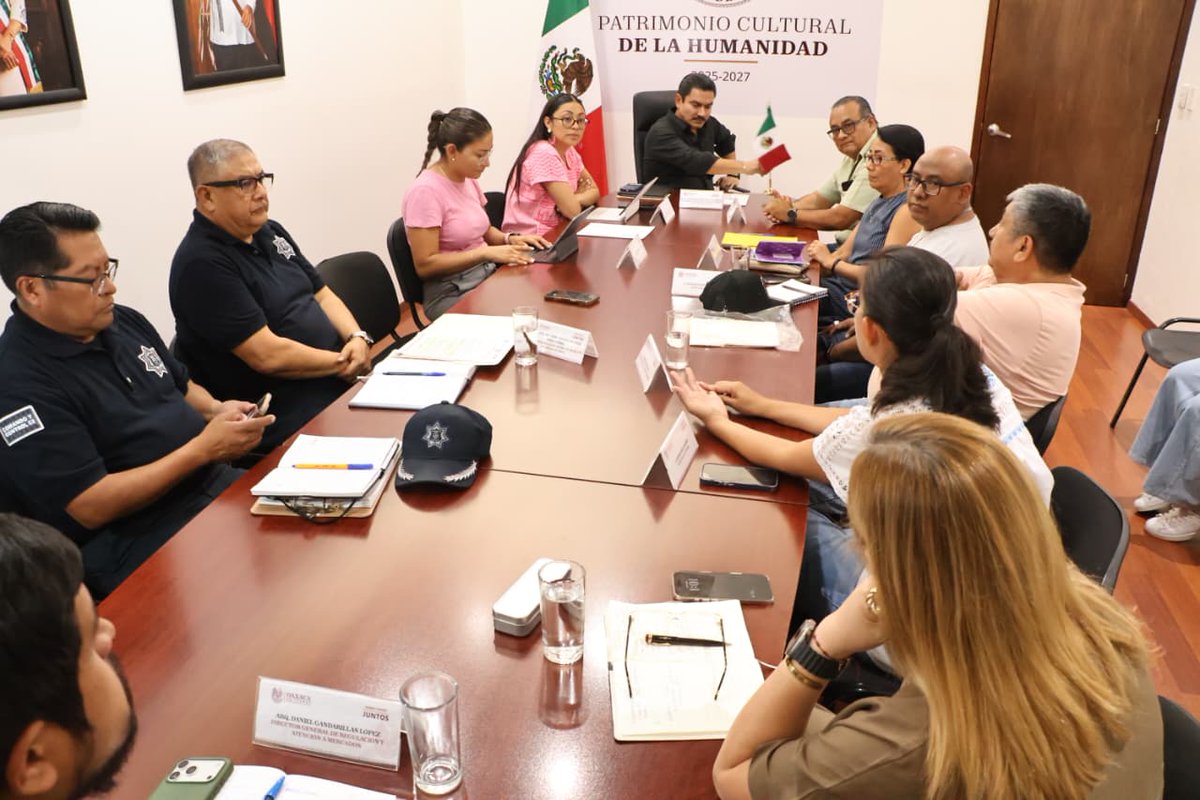 SDGYTOJ's tweet photo. Junto al Pdte. Ray Chagoya, sostuvimos una reunión con l@s comerciantes del Mercado Benito Juárez para escuchar sus planteamientos y fortalecer el diálogo directo sobre los temas que son importantes para este emblemático espacio de nuestra ciudad.

#TransformandoJuntosLaCapital https://t.co/INnnhU297i