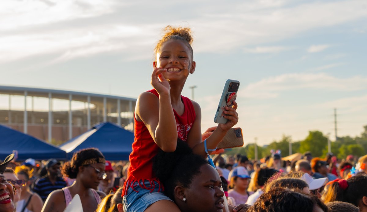 cityofwaco's tweet photo. A special thank you to our #WacoParksAndRec team for the countless hours they put into making each #BrazosNights event a success. We appreciate everything you do to create memorable experiences for our community!

#wacotexas #wacotx #forWacoans #FourthOnTheBrazos https://t.co/fSDfSKdyb4