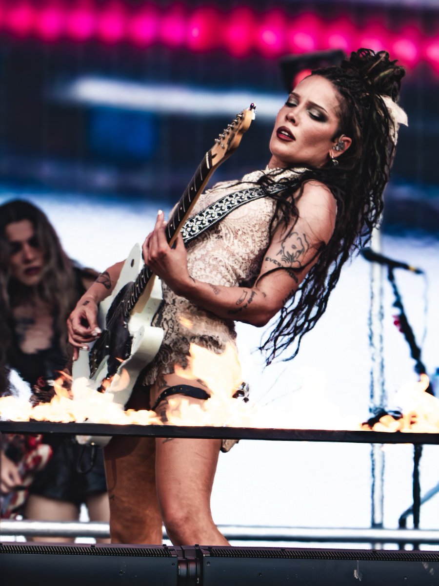 haIseylq's tweet photo. Halsey performing at Rock Werchter. 

📸: gaellenses on IG. https://t.co/lZIA7HhW24
