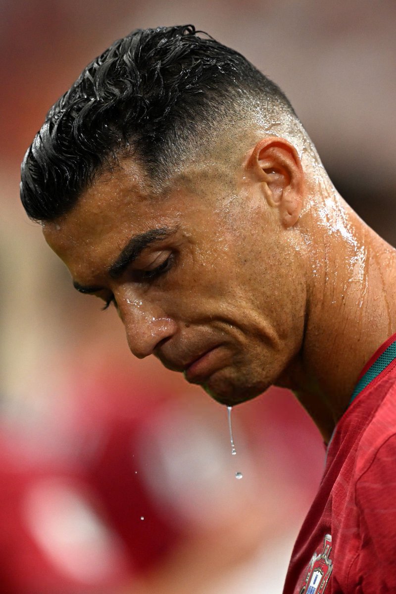 futtmais's tweet photo. Acabou a história de Cristiano Ronaldo em Copas do Mundo e provavelmente na seleção portuguesa.

Uma lenda acaba de se despedir da maior competição do mundo sem o título. https://t.co/qZPQx0PnzD
