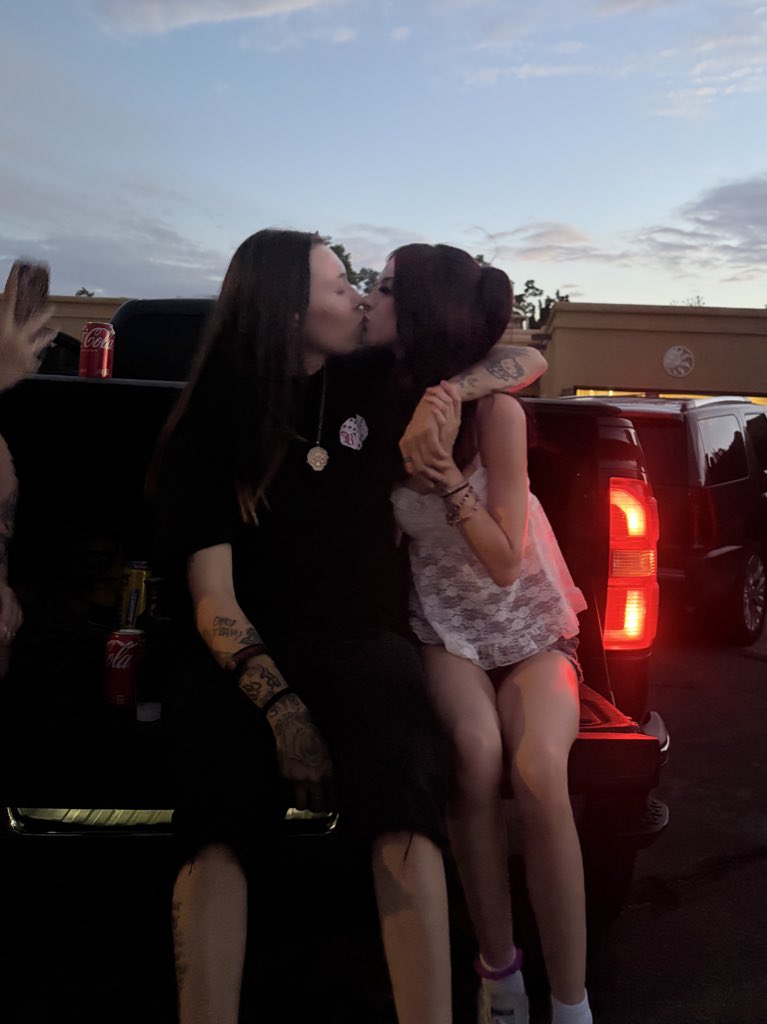 lov3lesliee's tweet photo. me and my baby 💋 https://t.co/cHQIehjQJ7