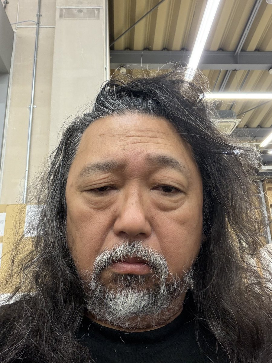 takashipom's tweet photo. おはようございます。
6時50分にトレーナーの中村さんが来てくれて、ストレッチ、からの筋トレです。
それまでに作画しなくっちゃ。

その後午後から15年間創り続けてる映画のカラーコレクション。
完成してくれぇ！ https://t.co/acajhf7GPJ