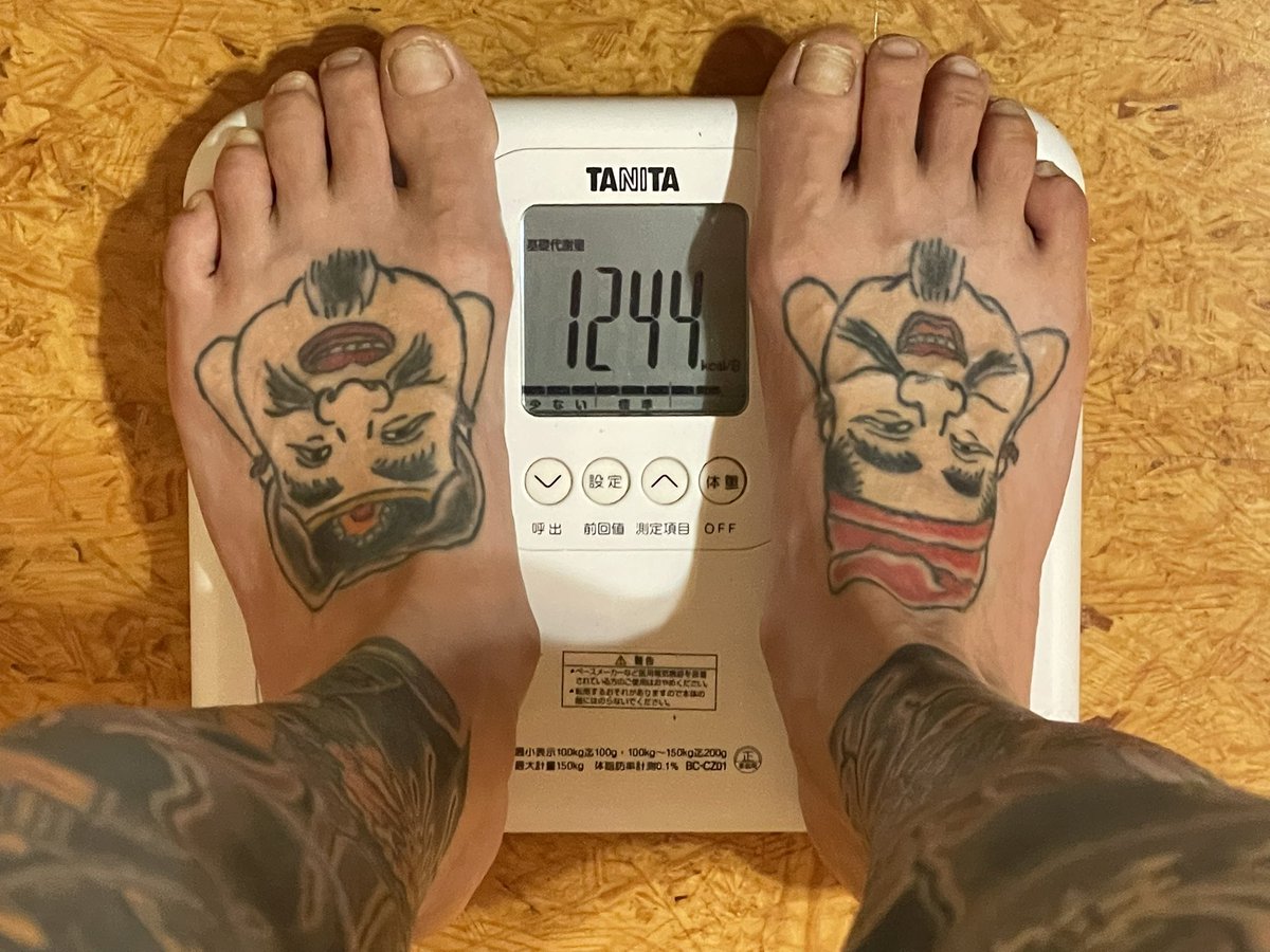 Rlmw0d's tweet photo. 7月7日(火)
身長：172.0cm
体重：51.8kg（前日比+1.0kg）
BMI：17.8
体脂肪率：16.3%（前日比−1.2%）
基礎代謝：1244kcal
昨日寝る前に阿呆みたいに過食して、1kg増。
#40代 #摂食障害の人と繋がりたい #下剤依存 #非嘔吐過食 https://t.co/RBiDZuDfR6